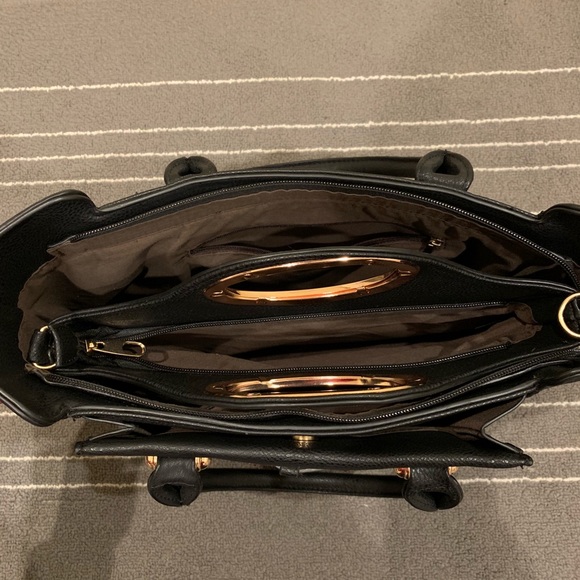 Black | Gold | Faux Leather | Bucket Tote - Picture 3 of 4